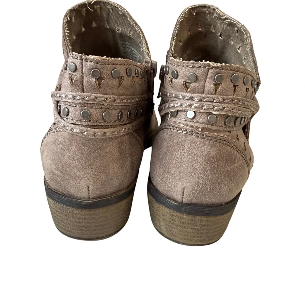 Sugar Western Boho Ankle Boots Studded Cutout Distressed Taupe 8.5 Chic‎ Western